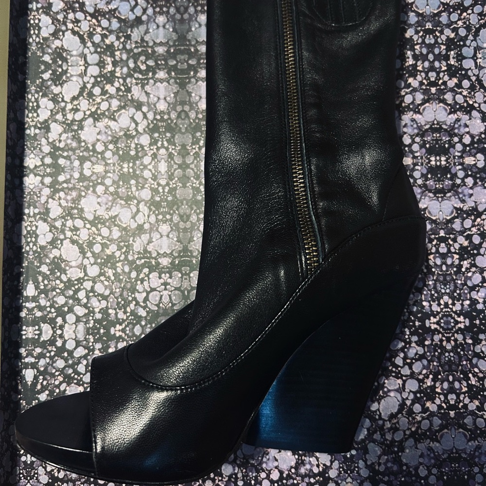 Leon Max brand new open toe booties**HOT**